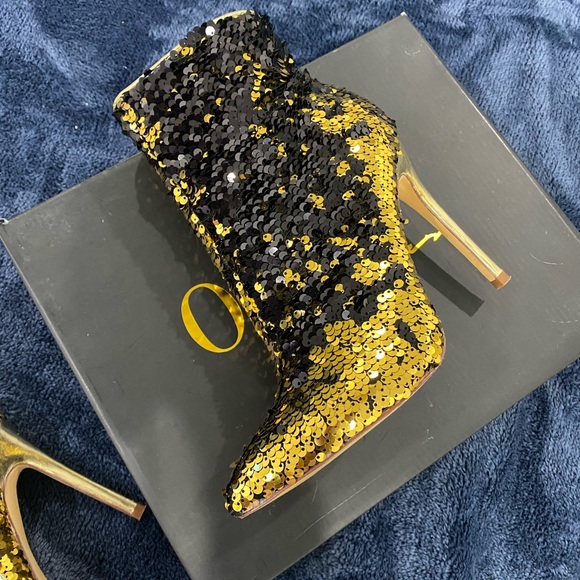 ⬇️PRICE⬇️ OLIVIA Ferguson - Black and Gold Sequence Bootie - size 7 - Picture 10 of 10